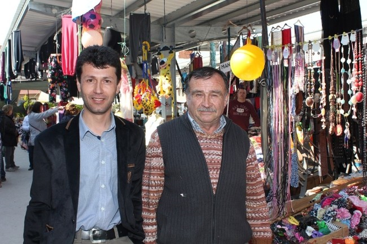 Dikili\'de Pazaryeri Çilesi Bitmiyor