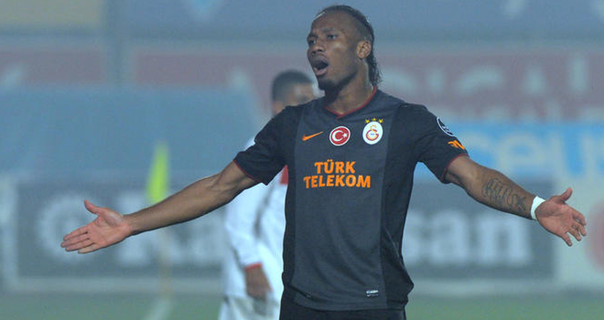 Drogba Herkese Küstü!