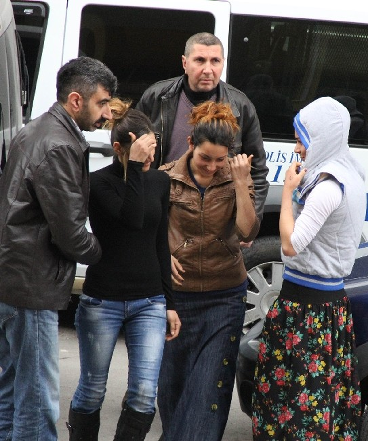 Evden Hırsızlık Yapan 3 Kadın Yakalandı
