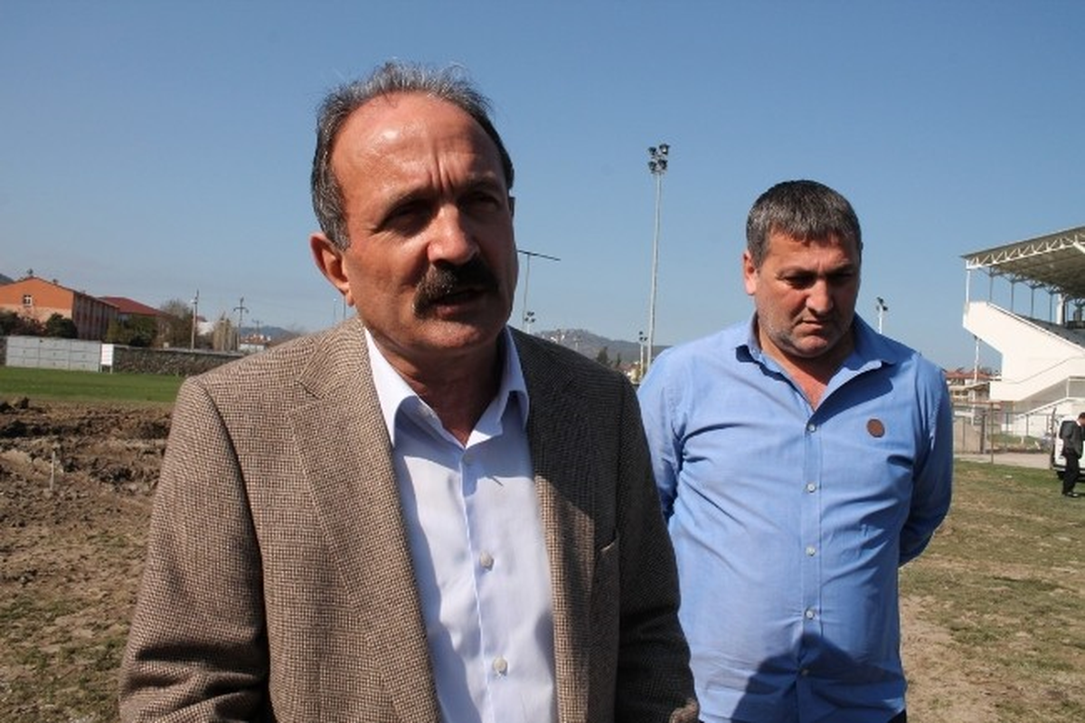 Fethiyespor\'un Sahasında Başlatılan İnşaata, Belediye Kaçak Zaptı Tuttu