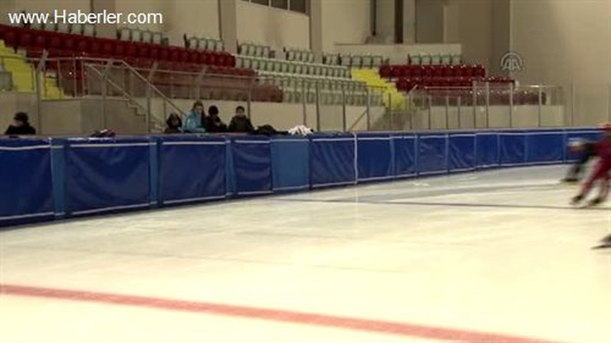 Genç sürat patenciler dünya arenasına çıkıyor -
