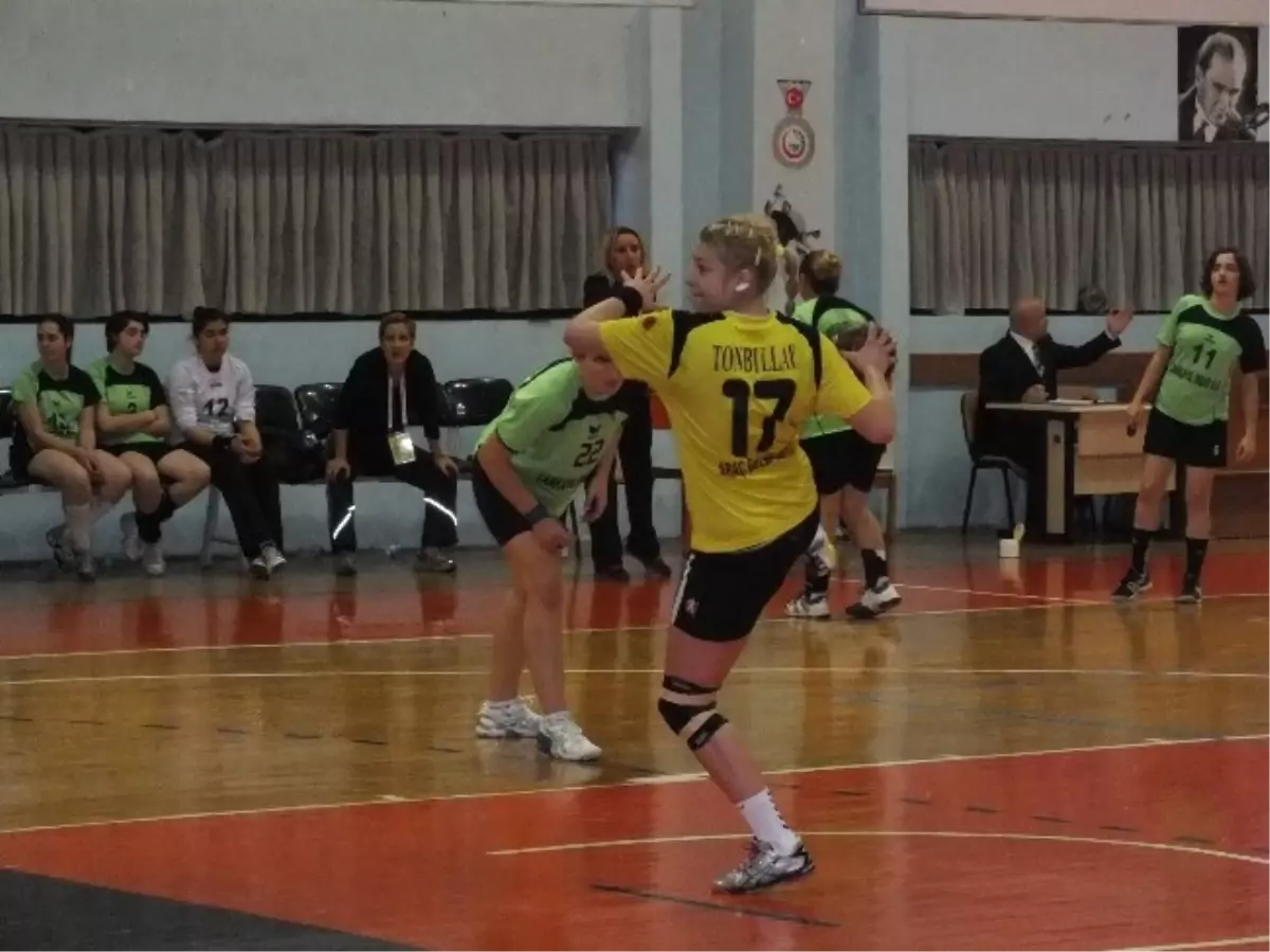 Hentbolda Araç Belediyespor, Çankaya\'yı 43-11 Yendi