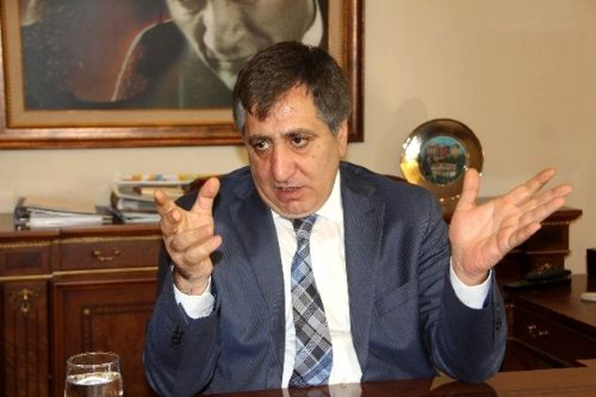 Karabük Valisi Küçük\'ten İş Adamına Teşekkür Belgesi