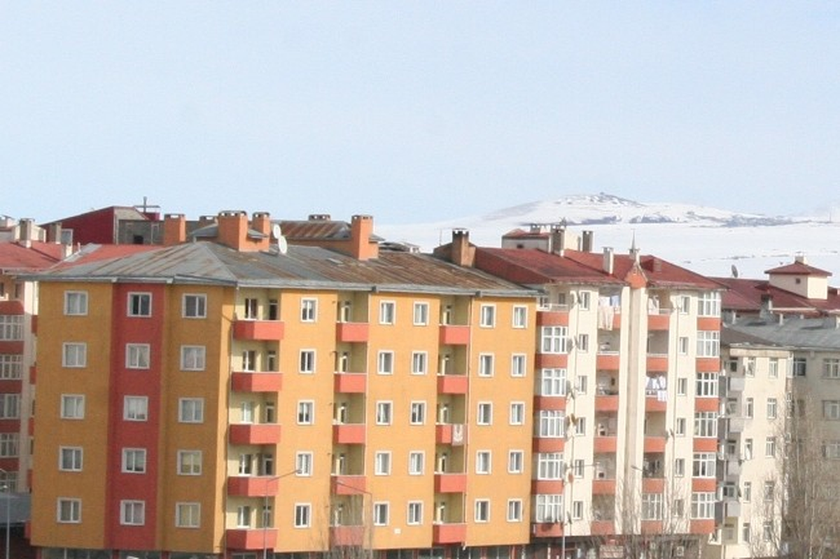 Kars\'ta Ev Kiraları Başını Aldı Uçtu