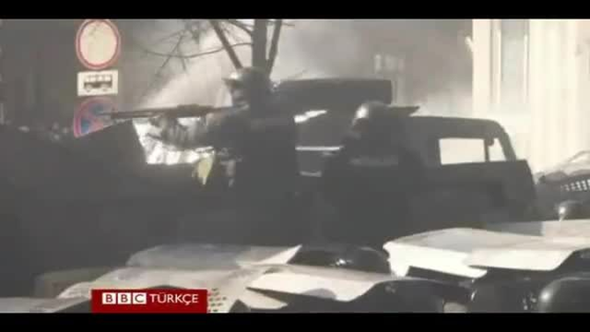 Kiev\'in Bağımsızlık Meydanı Alev Alev