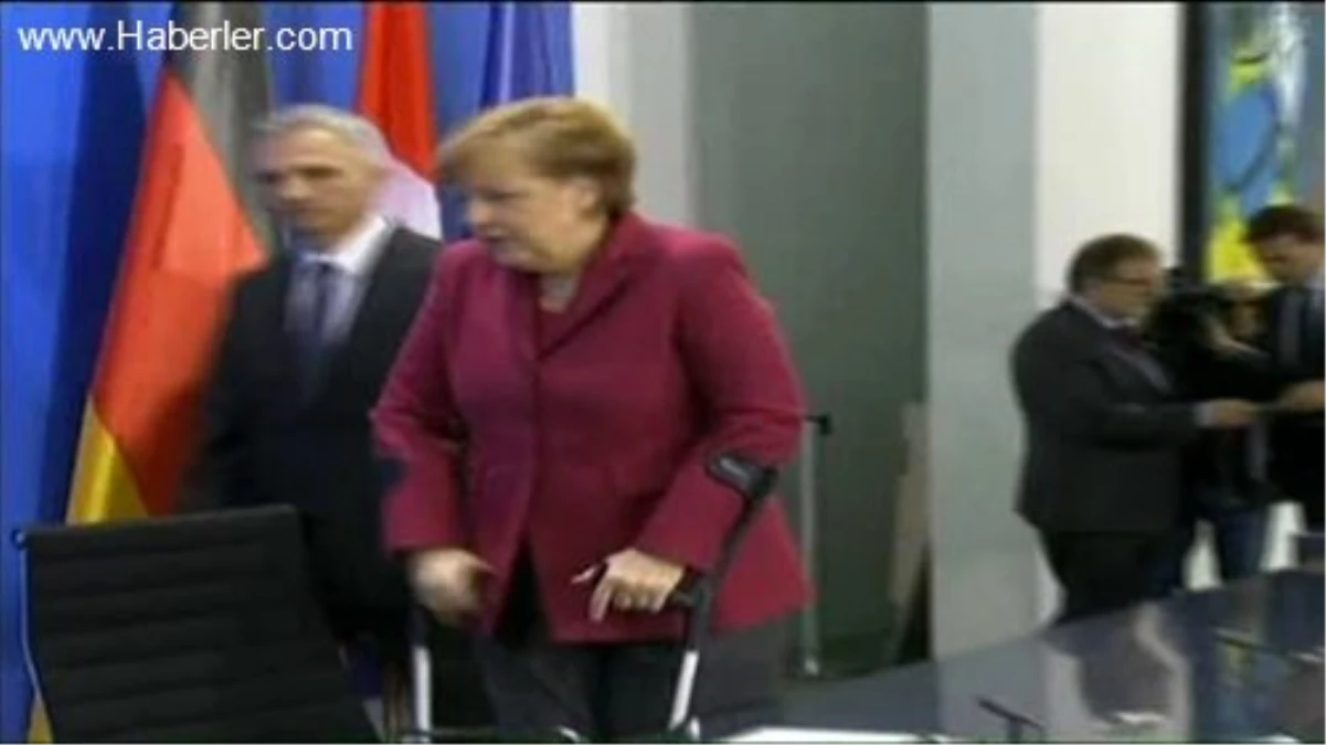 Merkel, Hükümet Ortakları ile Krizi Görüştü
