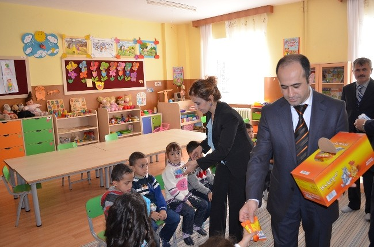 Kilis\'te Minik Öğrencilere Okul Sütü Dağıtıldı