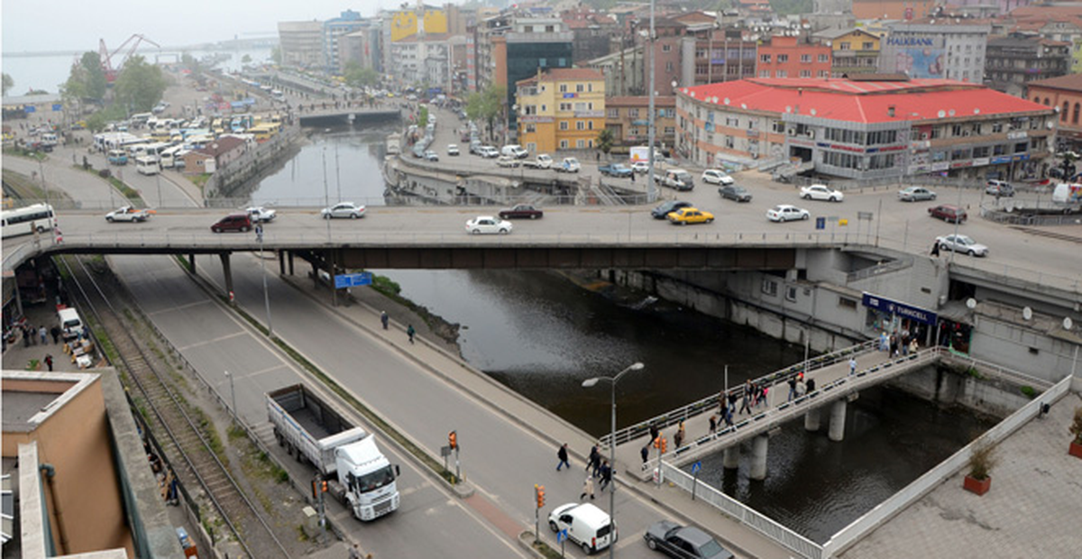 Mobese\'ye Takılan Ağlayan Kadın Polisi Alarma Geçirdi