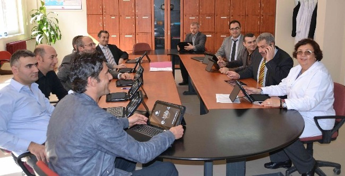 Öğrencilerden Önce Öğretmenler Tablete Kavuştu
