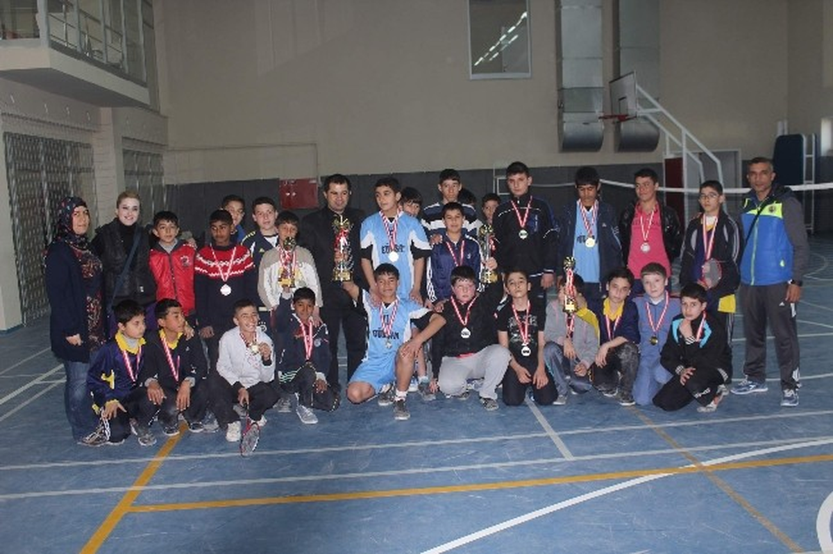Okul Sporları Badminton Müsabakaları Sona Erdi