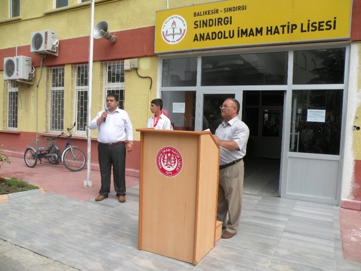 Sındırgı İmam Hatip Lisesine Beyaz Bayrak