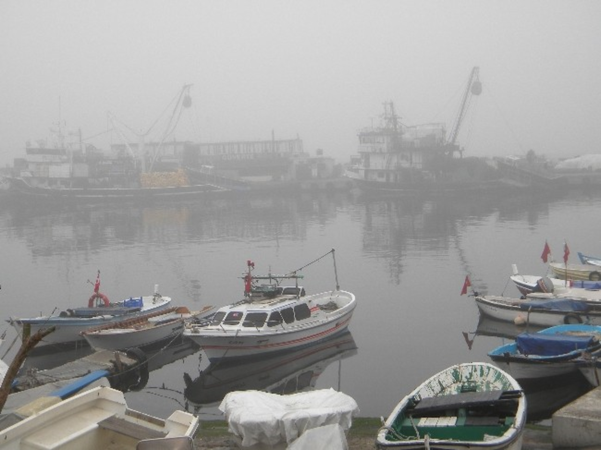 Tekirdağ\'da Sis, Görüş Mesafesini 70 Metrenin Altına Düşürdü