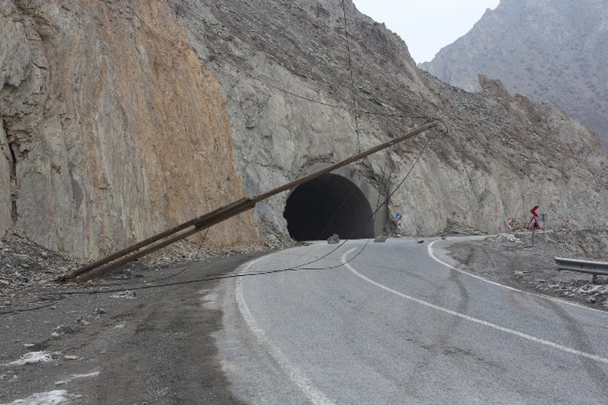 Trafiğe Direk Engeli