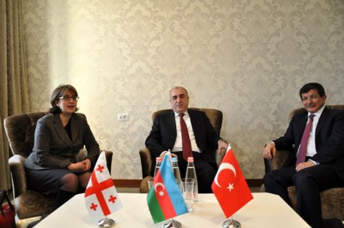 Türkiye-Azerbaycan-Gürcistan Dışişleri Bakanları Üçlü Toplantısı - Davutoğlu -