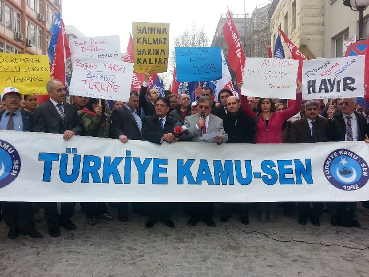 İstanbul\'da Türkiye Kamu-Sen\'den MEB Tasarısına Tepki
