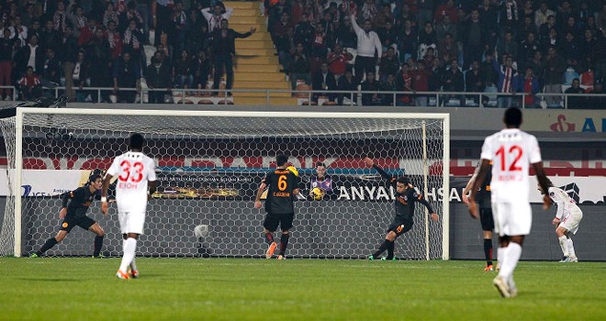 UEFA, Antalyaspor\'un Galatasaray\'a Attığı Golü İnceledi