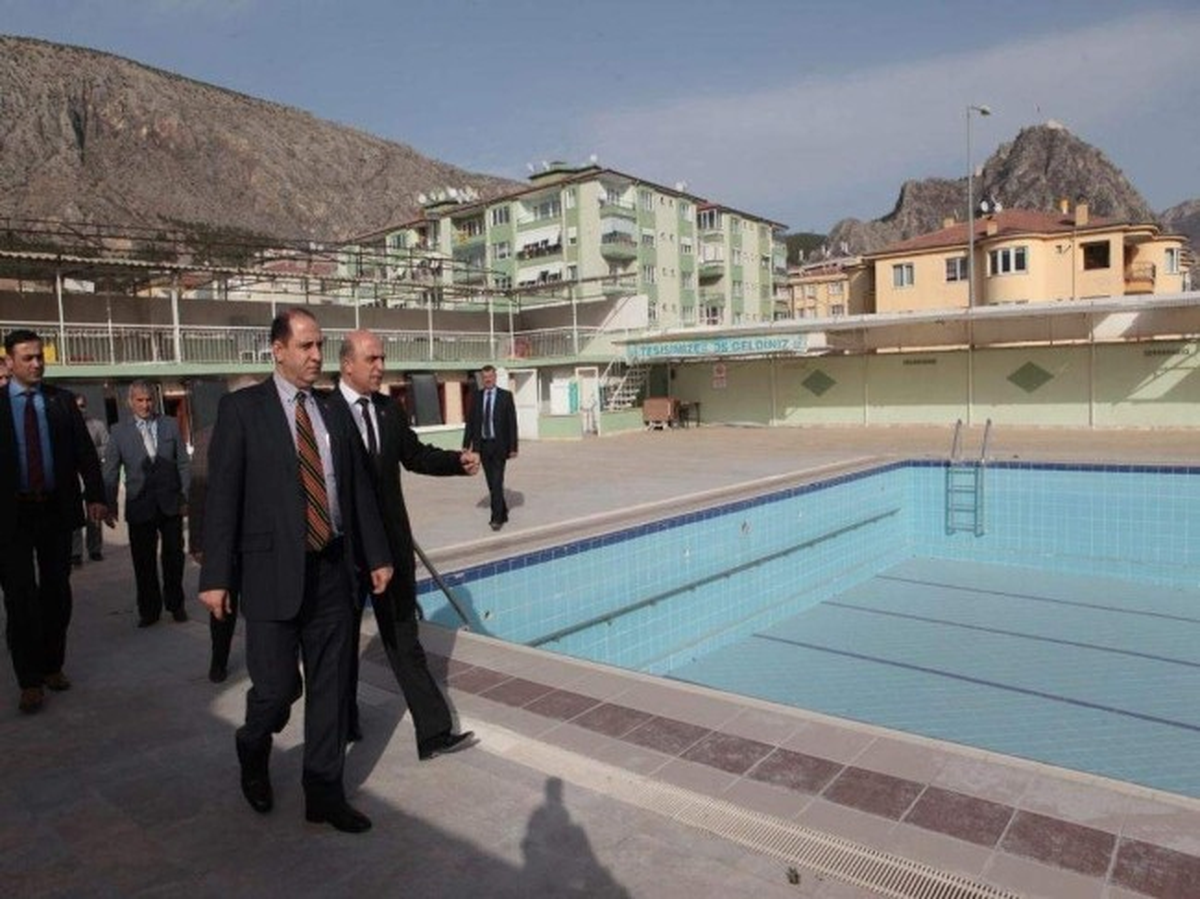 Vali Çomaktekin\'den Spor Yatırımlarına İnceleme