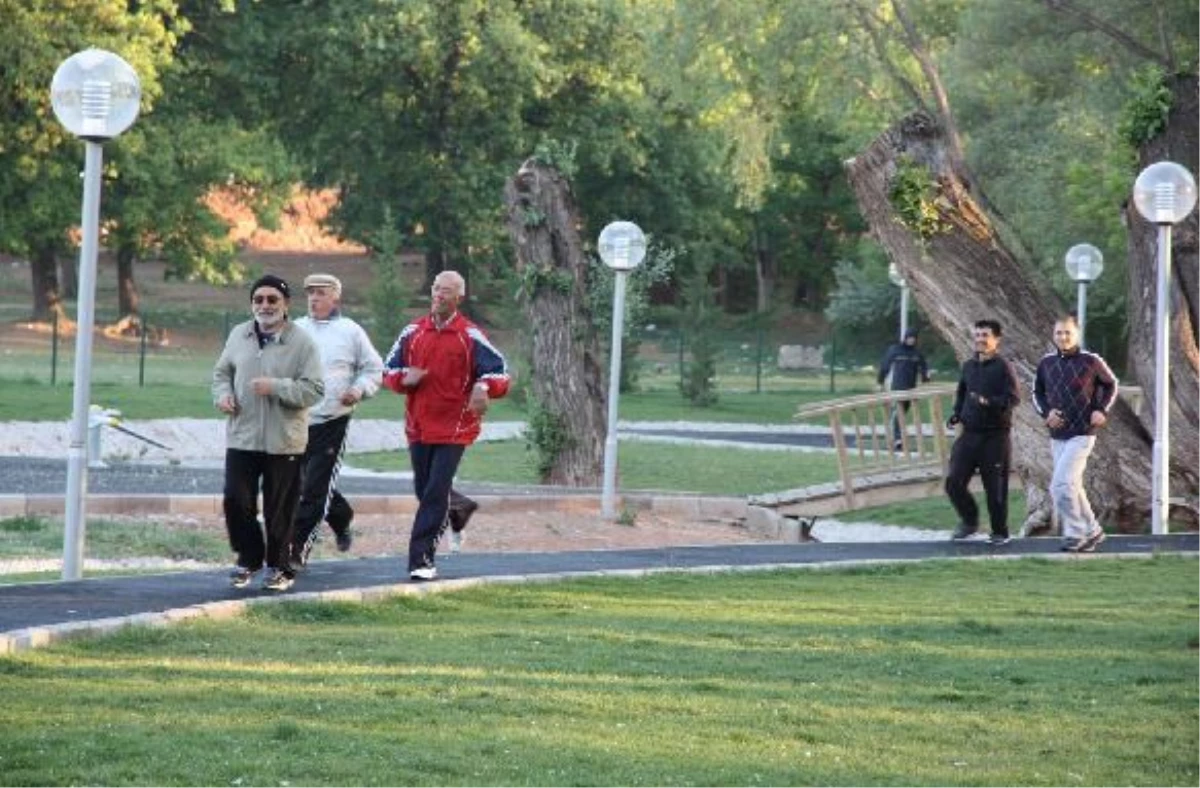 Vatandaşlar Kılıçaslan Parkında Spor Yapmanın Keyfini Yaşıyorlar
