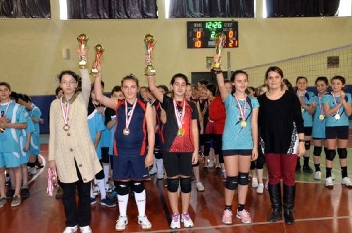 Düzce Okul Sporları Voleybol Müsabakaları Sona Erdi