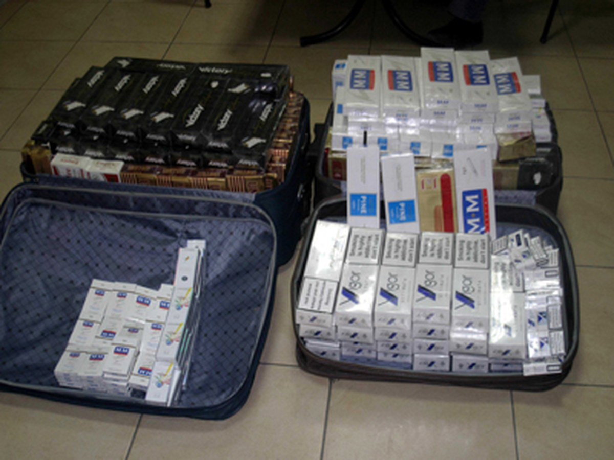 Yolcunun Valizinden 3 Bin 500 Paket Sigara Çıktı