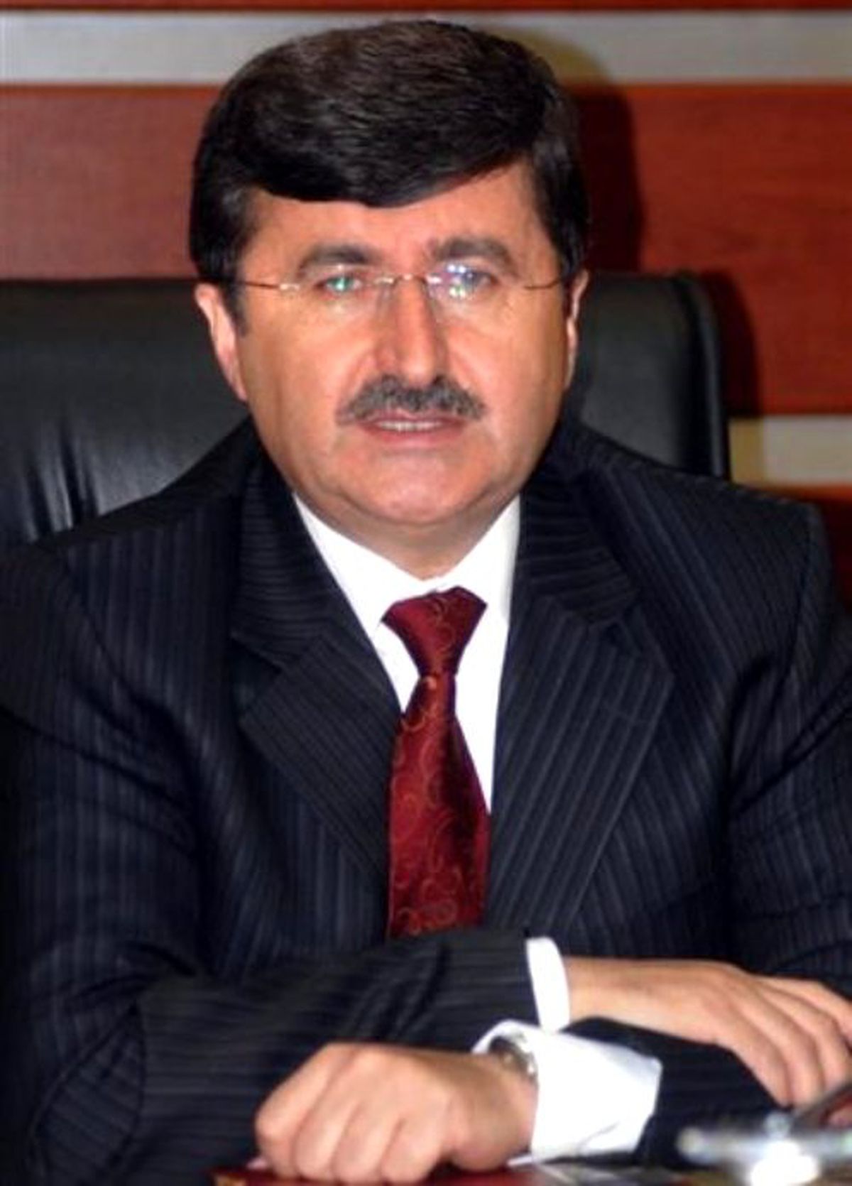 Yükselen Gençlik Merkezi Derneği\'nden Vali Öz\'e Ziyaret