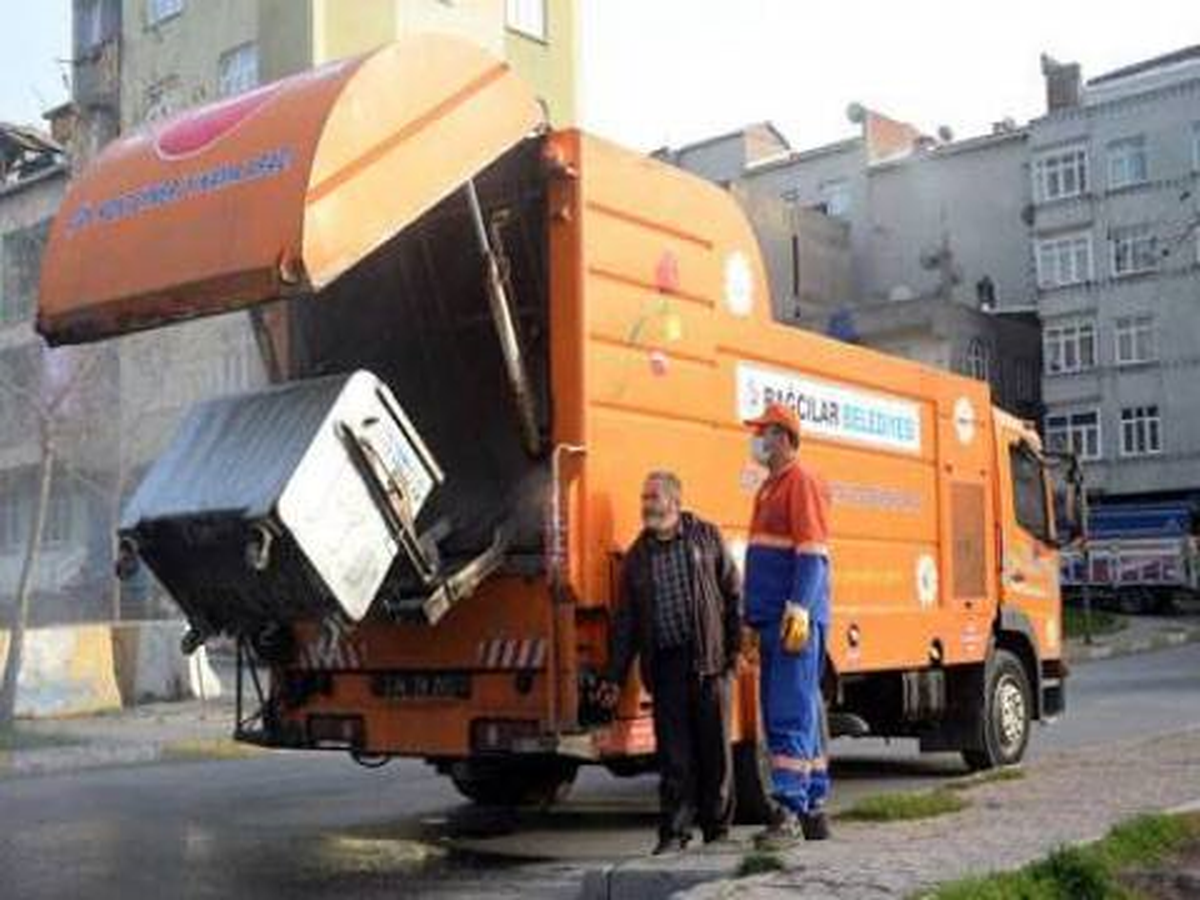 Bağcılar\'da Her Gün 700 Ton Çöp Toplanıyor