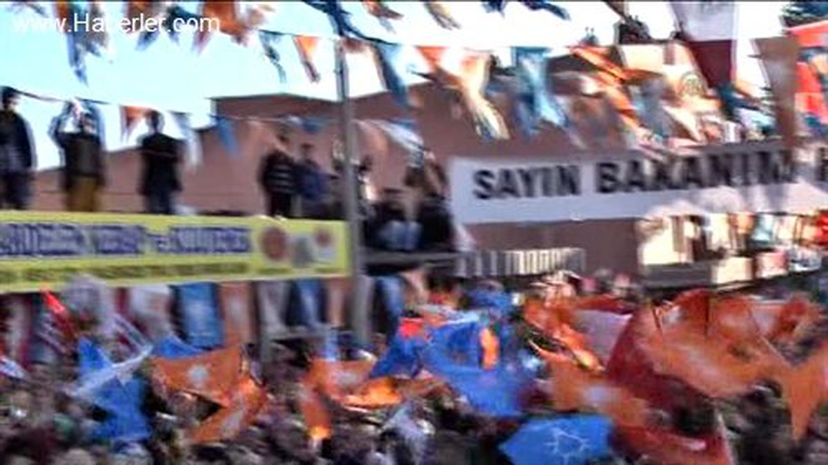 Bakan Çelik, Bahçe\'de Seçim Bürosu Açtı