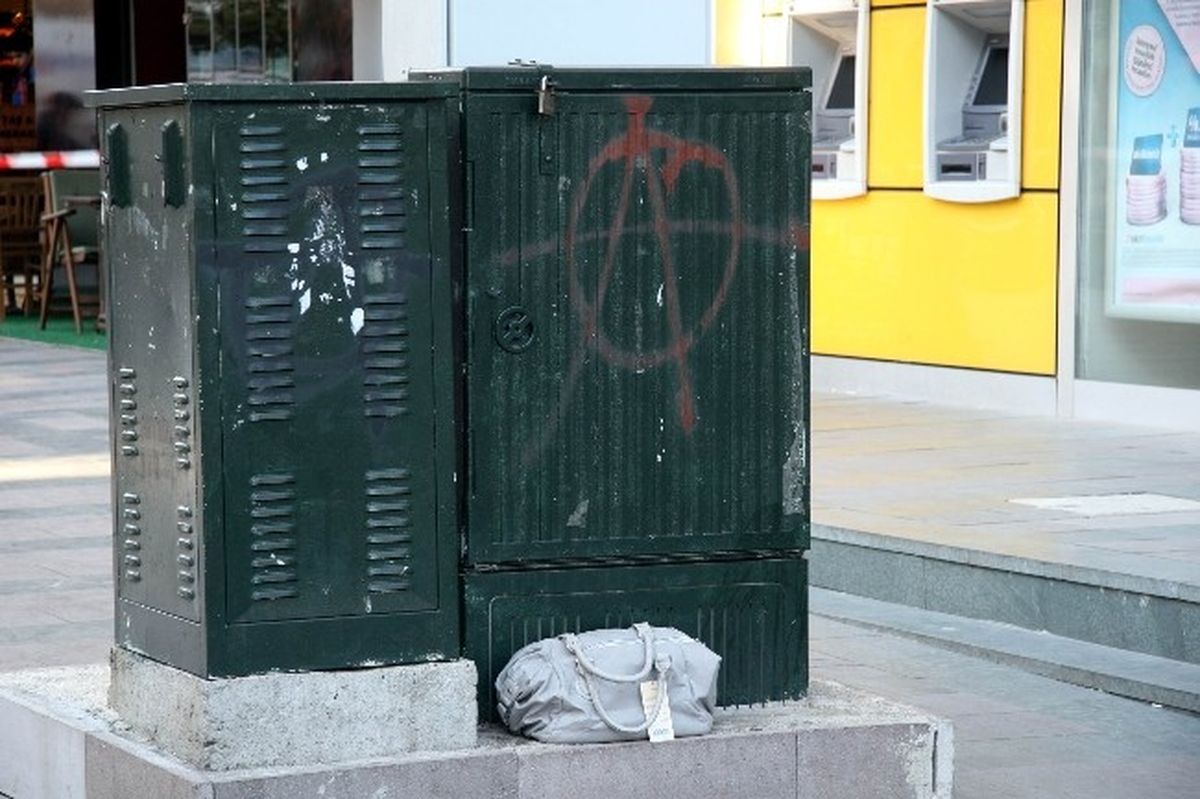 Banka Şubesi Önünde Şüpheli Paket Paniği