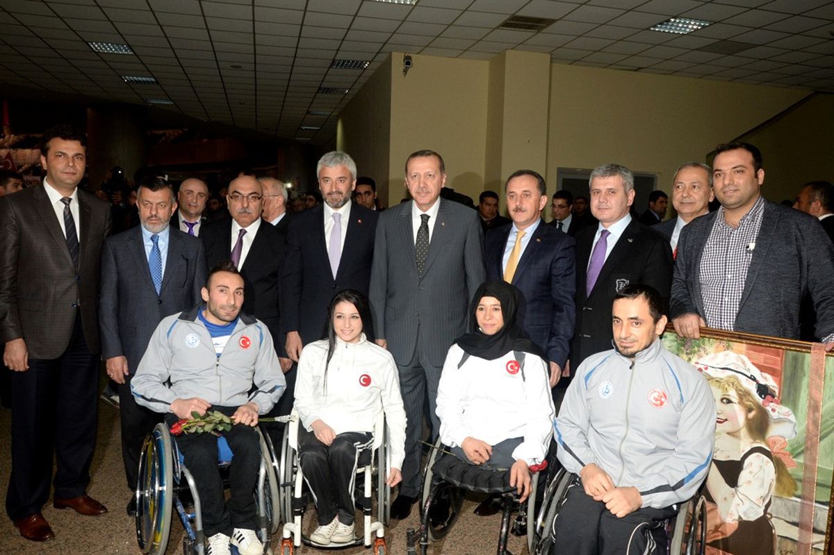 Başbakan\'ı Engelli Sporcular Karşıladı