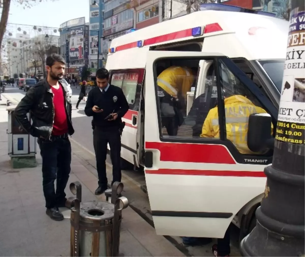 Bıçakla Yaralanan Şahıs Hastaneye Kaldırıldı