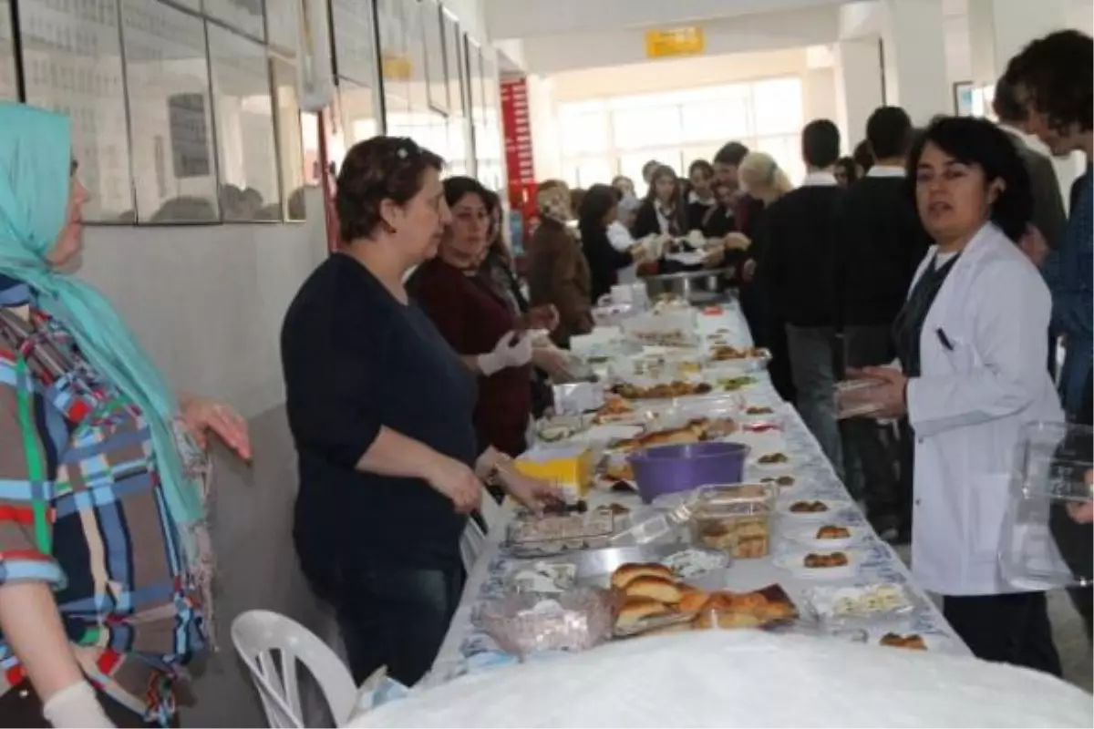 Biga Atatürk Anadolu Lisesinde Kermes Düzenlendi