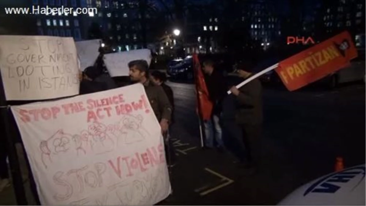 Bülent Arınç Londra\'da Protesto Edildi