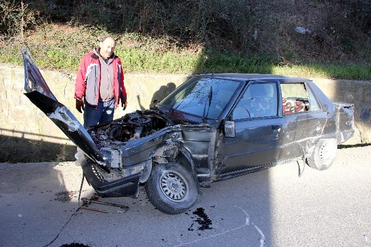 Samsun\'da Cenaze Otobüsü Otomobil ile Çarpıştı: 2 Yaralı
