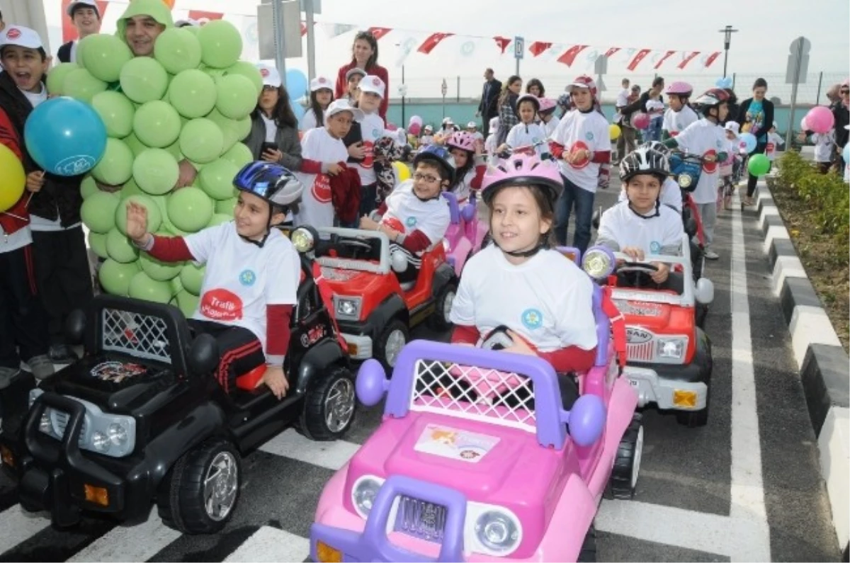 Ege Bölgesi\'nin İlk Çocuk Trafik Eğitim Pisti Manisa\'da Açıldı