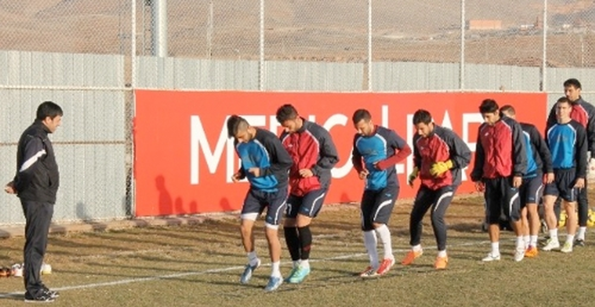 Futbolculara Nazar Boncuğu ve Baklava İkramı