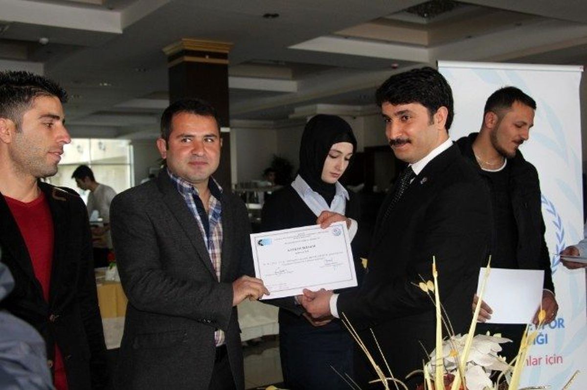Genç Girişimcilere Sertifikaları Verildi