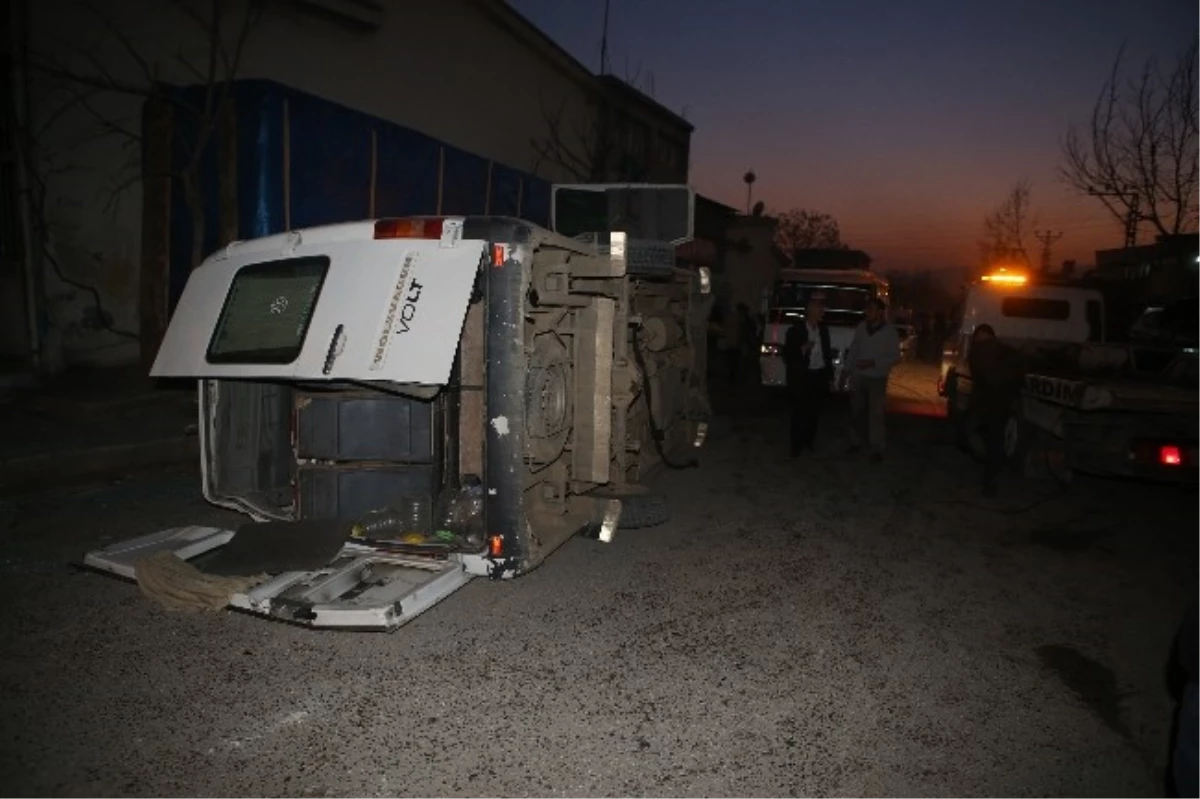 Kahramanmaraş\'ta İki Minibüs Çarpıştı: 8 Yaralı