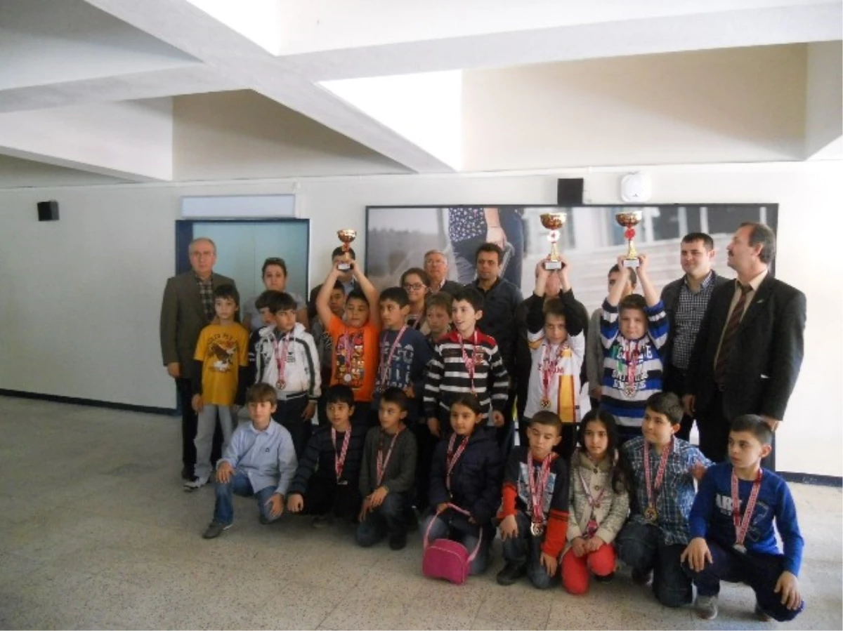 Malkara\'da Çocuk Satranç Ligi Ödül Töreni Yapıldı