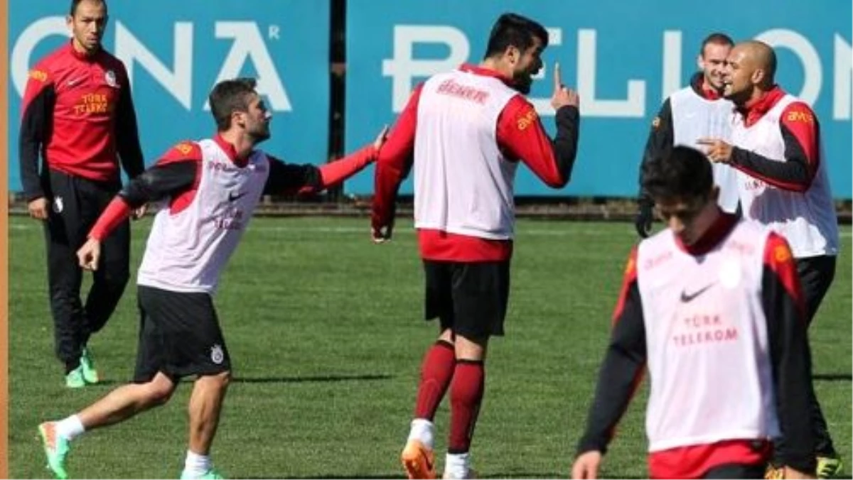 Galatasaray\'da Derbi Hazırlıkları Tatsız Devam Ediyor