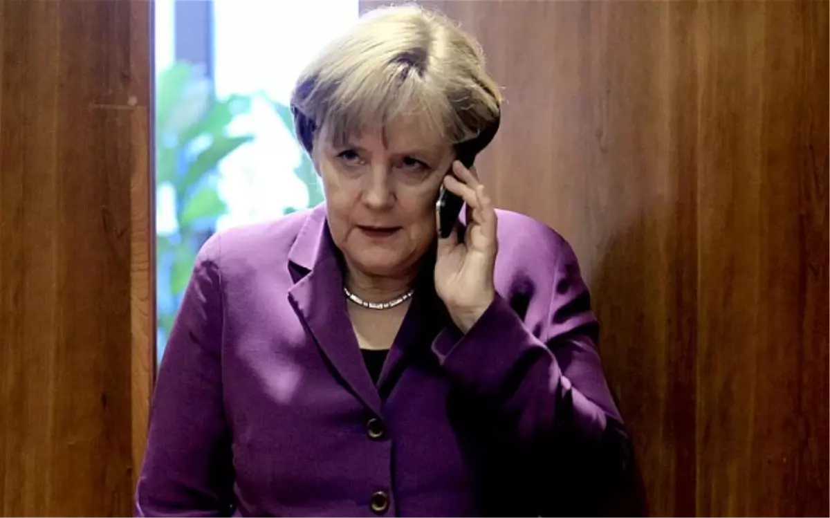 Merkel\'den Ukrayna İçin Telefon Diplomasisi