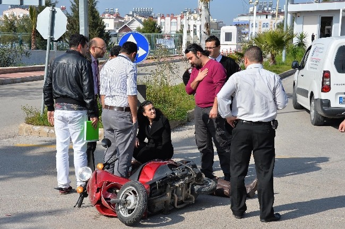 Motosiklet ile Otomobil Çarpıştı: 1 Yaralı