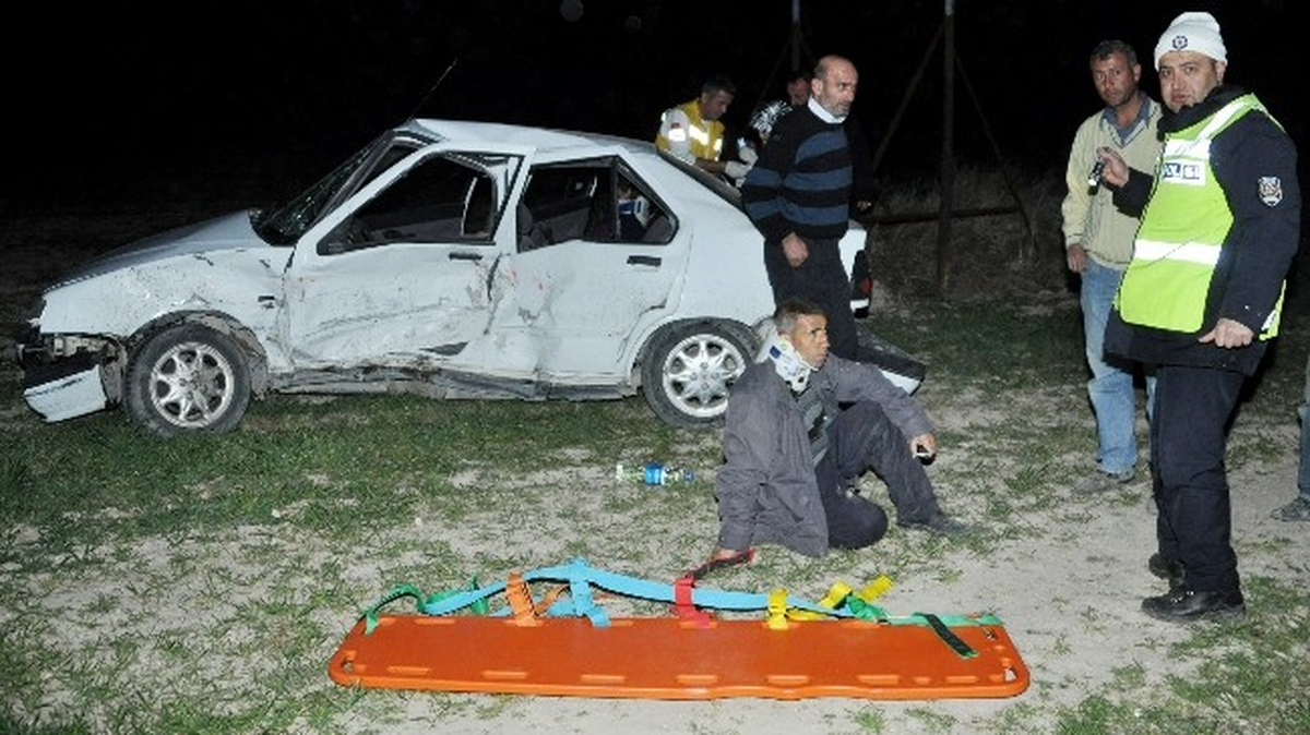 Aksaray\'da Otomobiller Çarpıştı: 5 Yaralı