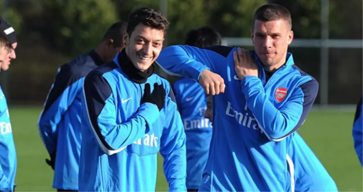 Podolski\'den Mesut\'a Destek