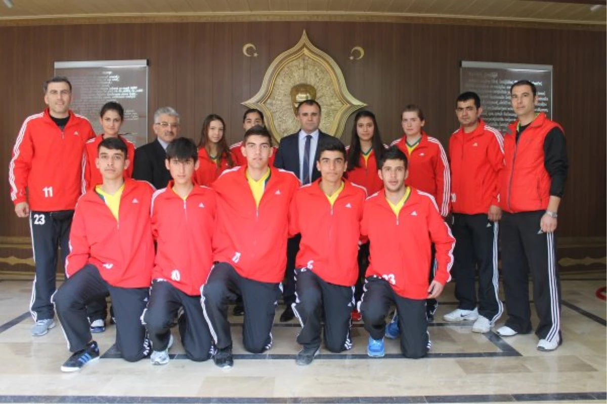 Spor Lisesi Basketbol Takımlarından Sultanoğlu\'na Ziyaret