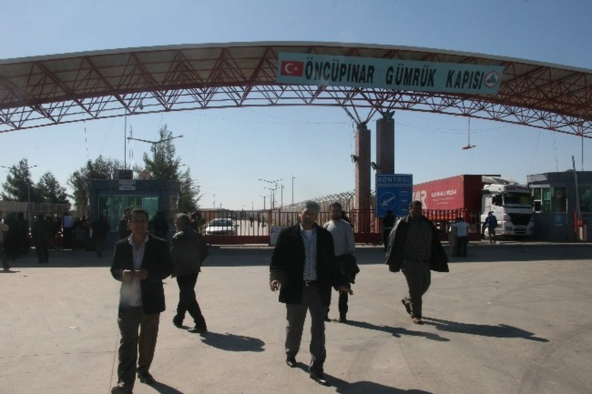 Suriyelilerin Ülkelerinden Kaçışları Sürüyor