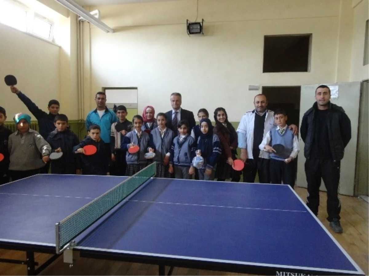 Türk Spor Vakfı\'ndan Vakıfbank Ortaokulu\'na Destek