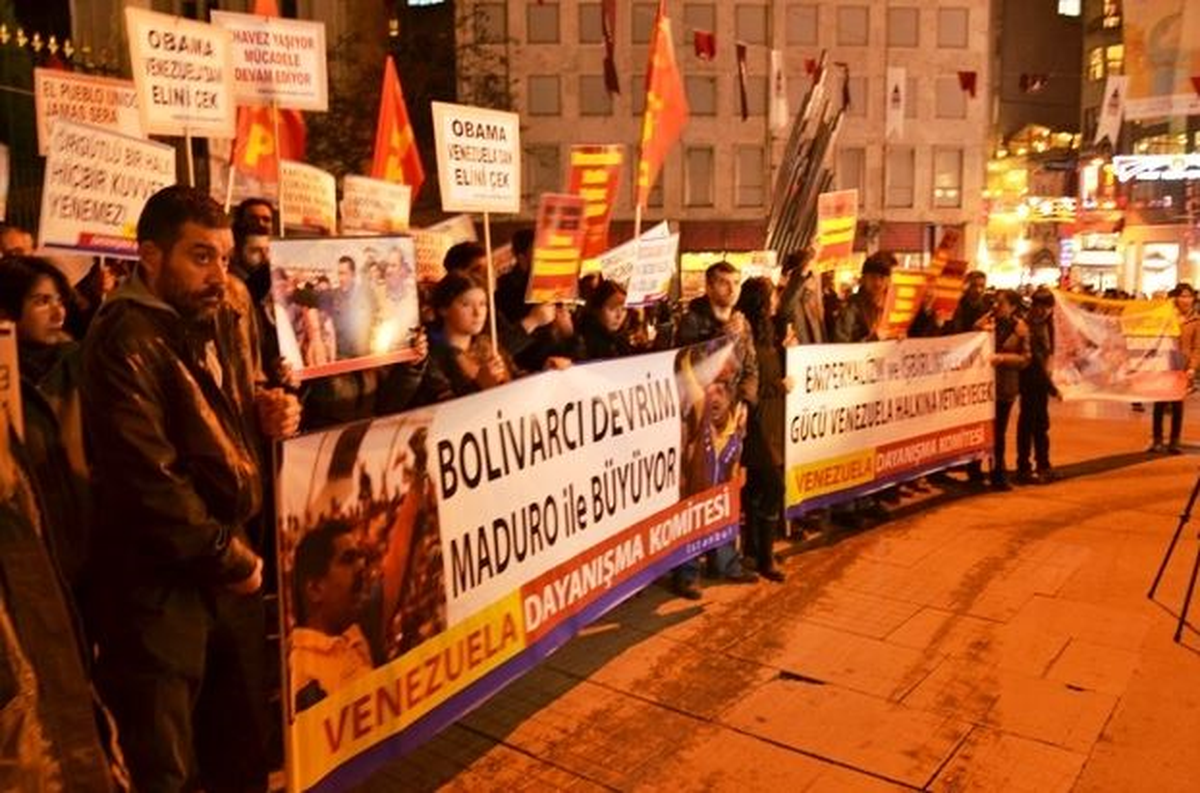 Taksim\'de Venezula Devlet Başkanı Maduro\'ya Destek Eylemi