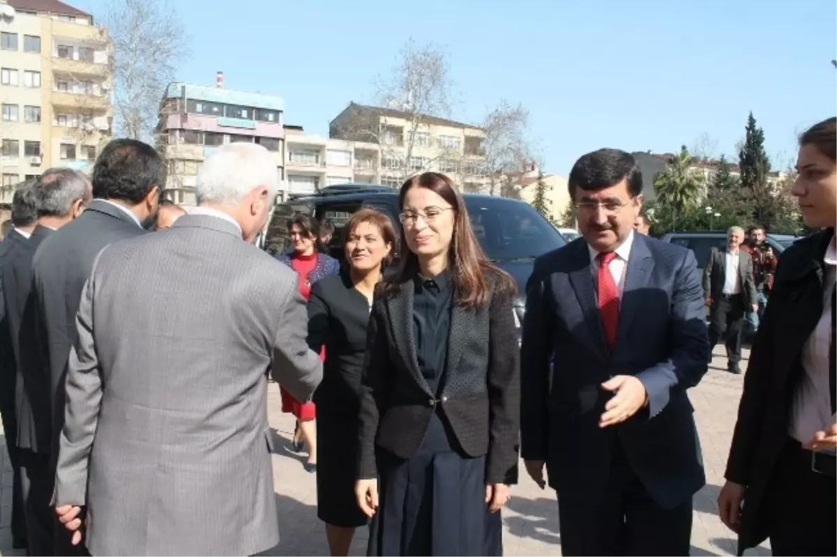 Aile ve Sosyal Politikalar Bakanı Ayşenur İslam Trabzon\'da