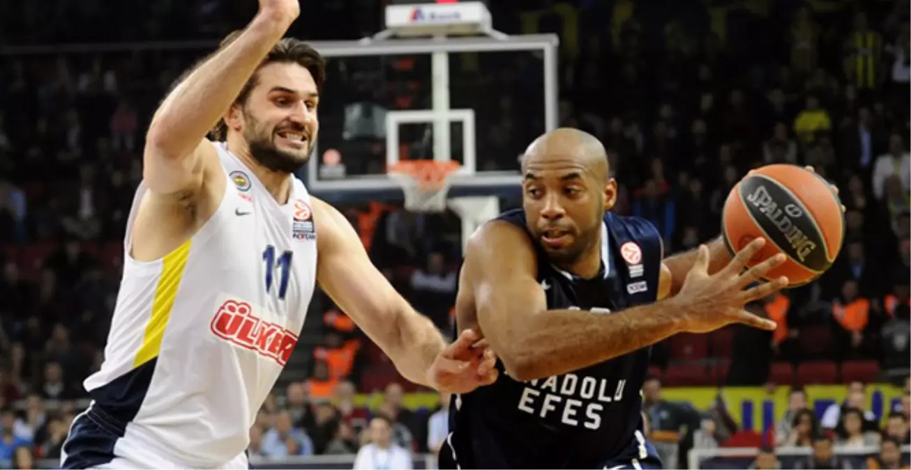 Anadolu Efes - Fenerbahçe Ülker: 63-71