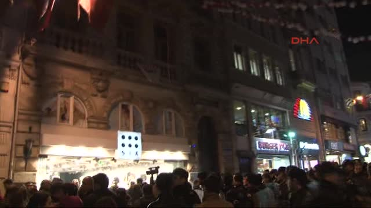 Beyoğlu\'nda Polis Müdahalesi